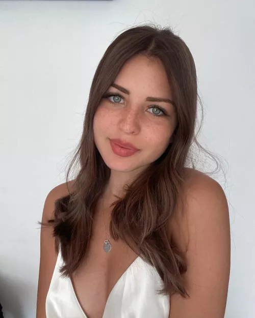 ur cute brunette hehe