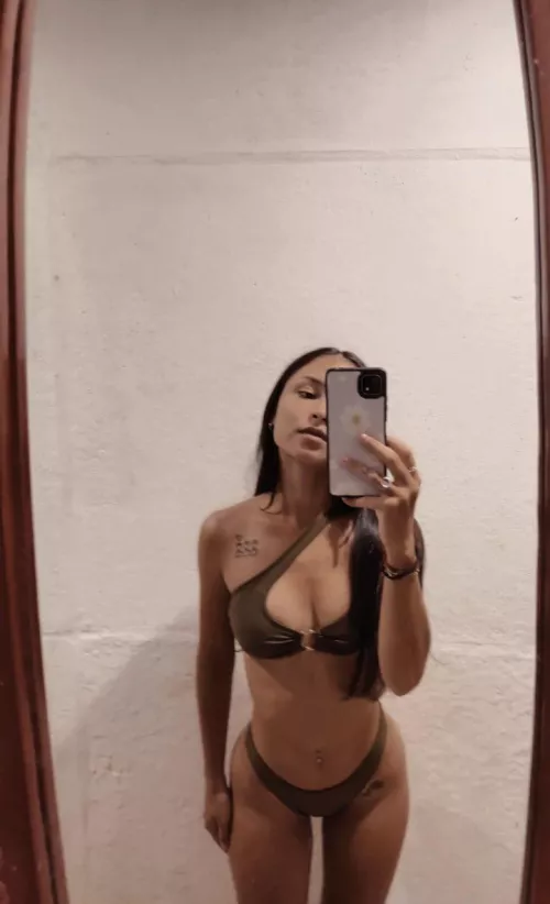 Who wants to play with this slutty body