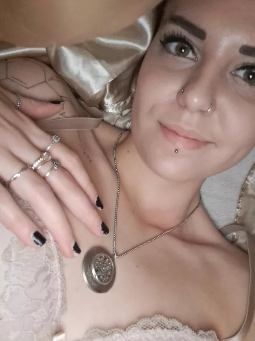 Wish me a gn and let a little bit of cum on my lips