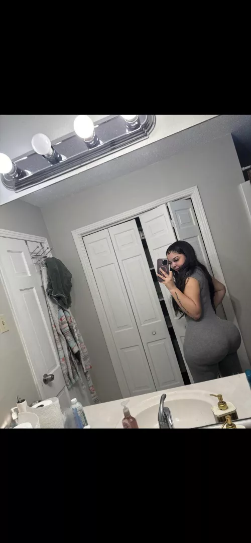 Woah What Do We Have Here😩😋