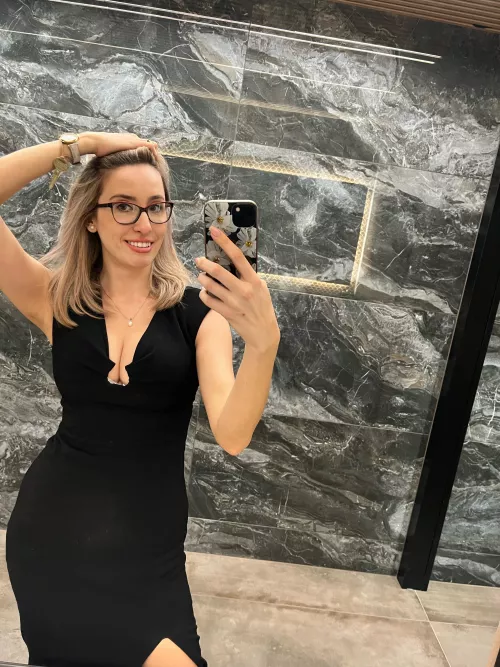 Your favourite PhD student, manager and sexcoach :)