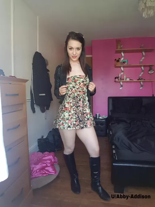 10 year throwback to the time I got a new leather jacket. Look how cool I was in my old bedroom at my house parents house 😂