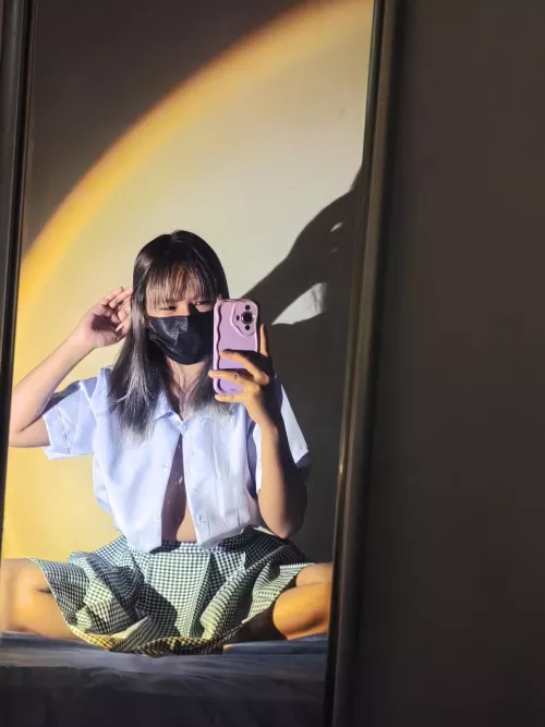 18 year old Filipina 4’5, high school student 🤓