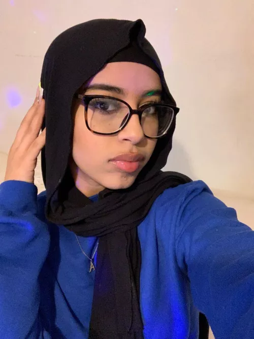 19F hijabi girl who wants to be cumtribute