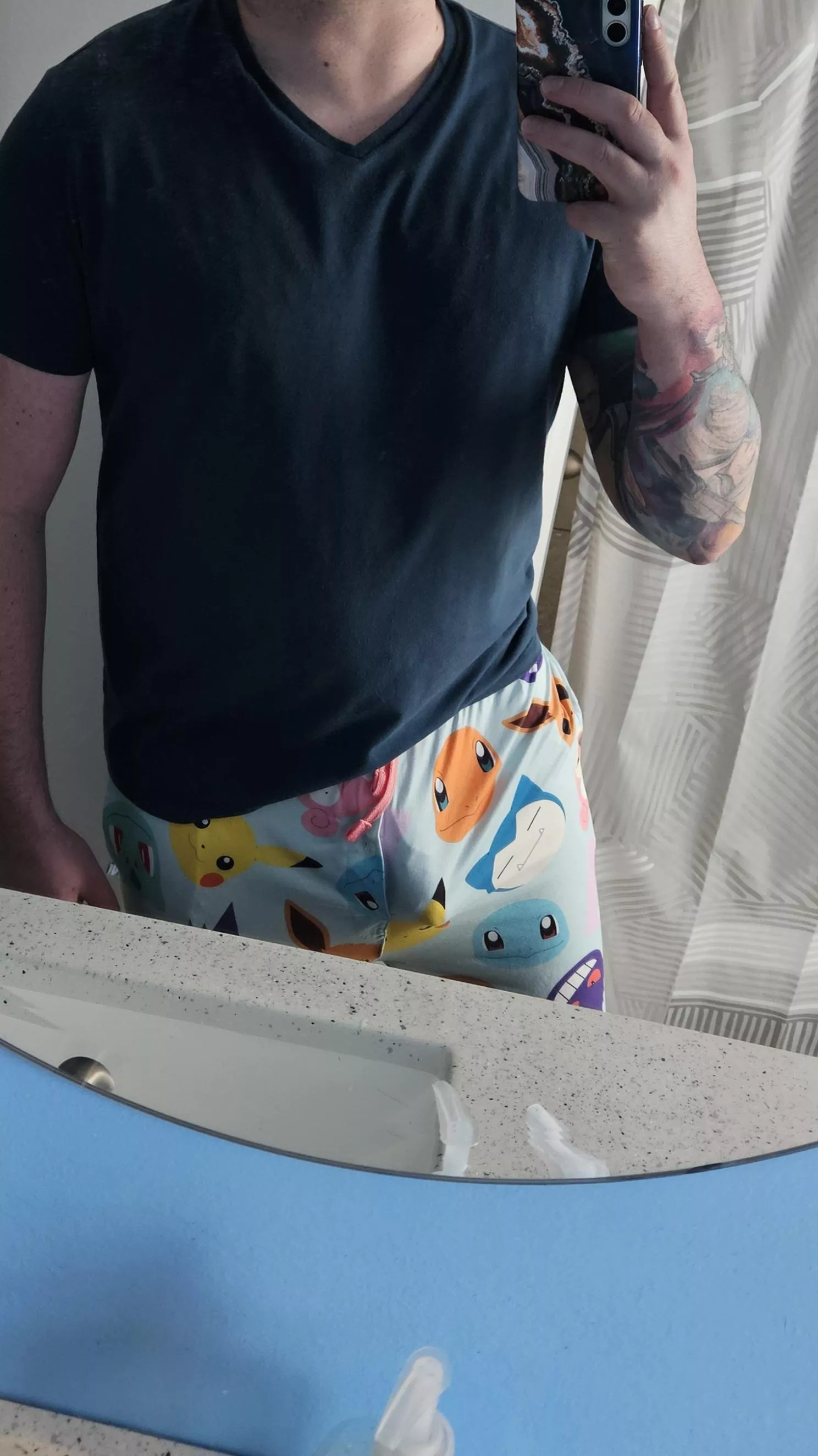 (34) Big dick nerdy bi guy needs a bromance. Hmu if you're into it.