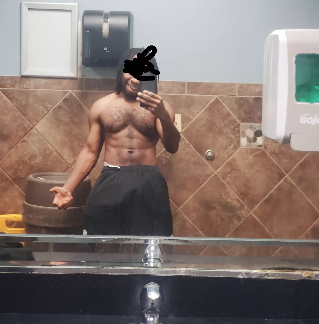 37M fit hung black male seeking local hotwife