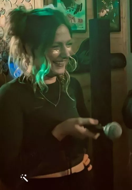 38 UK [MF4M] Mrs is looking for some attention, comment or dm