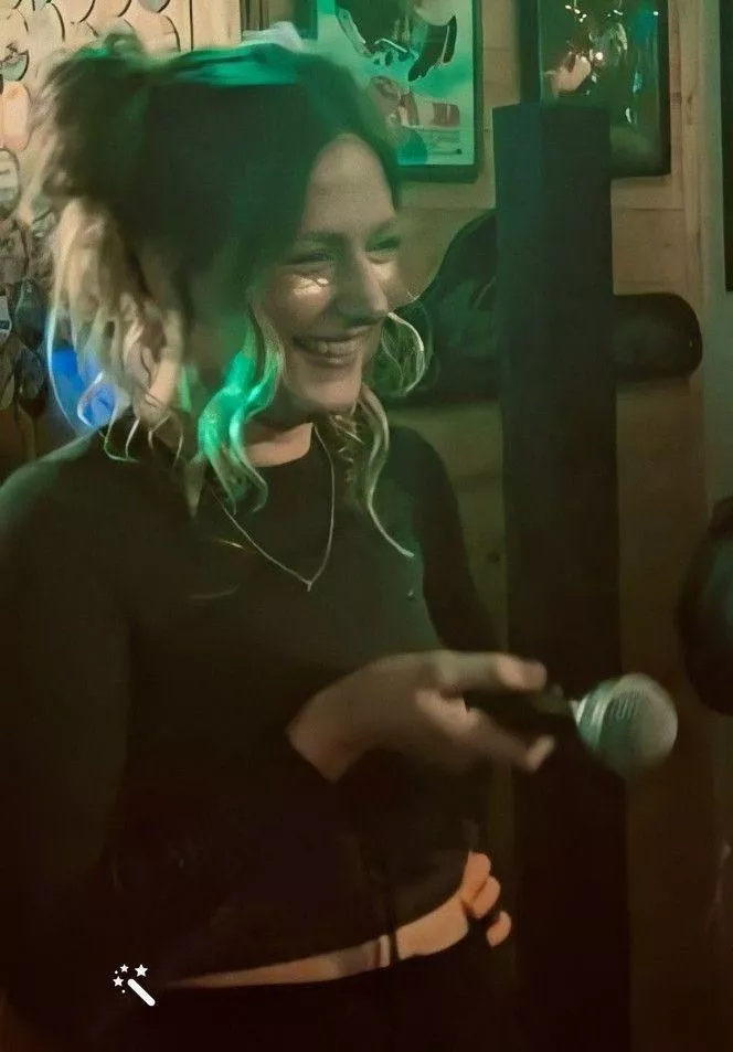 38 UK [MF4M] Mrs is looking for some attention, comment or dm