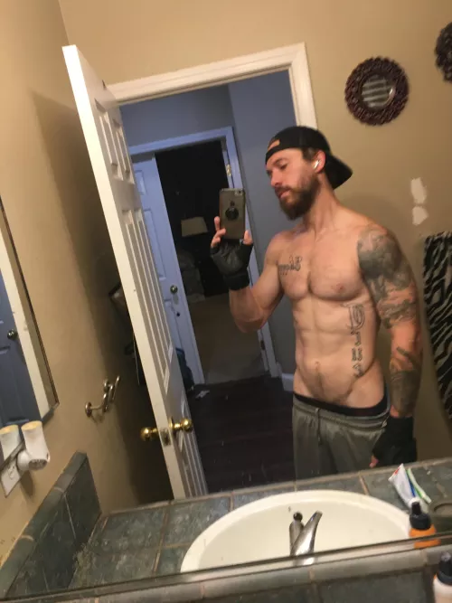 Beard with a bit of length, helps keep the cum in