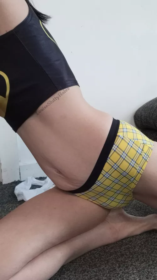 British brunette MILF [44F] [selling] panties of all colours and styles! [UK] DM to buy 😉