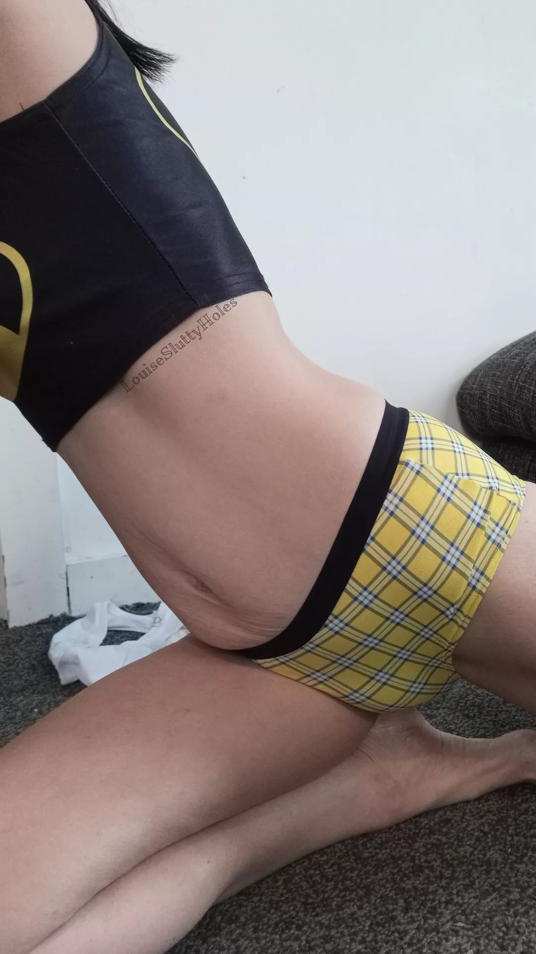 British brunette MILF [44F] [selling] panties of all colours and styles! [UK] DM to buy 😉