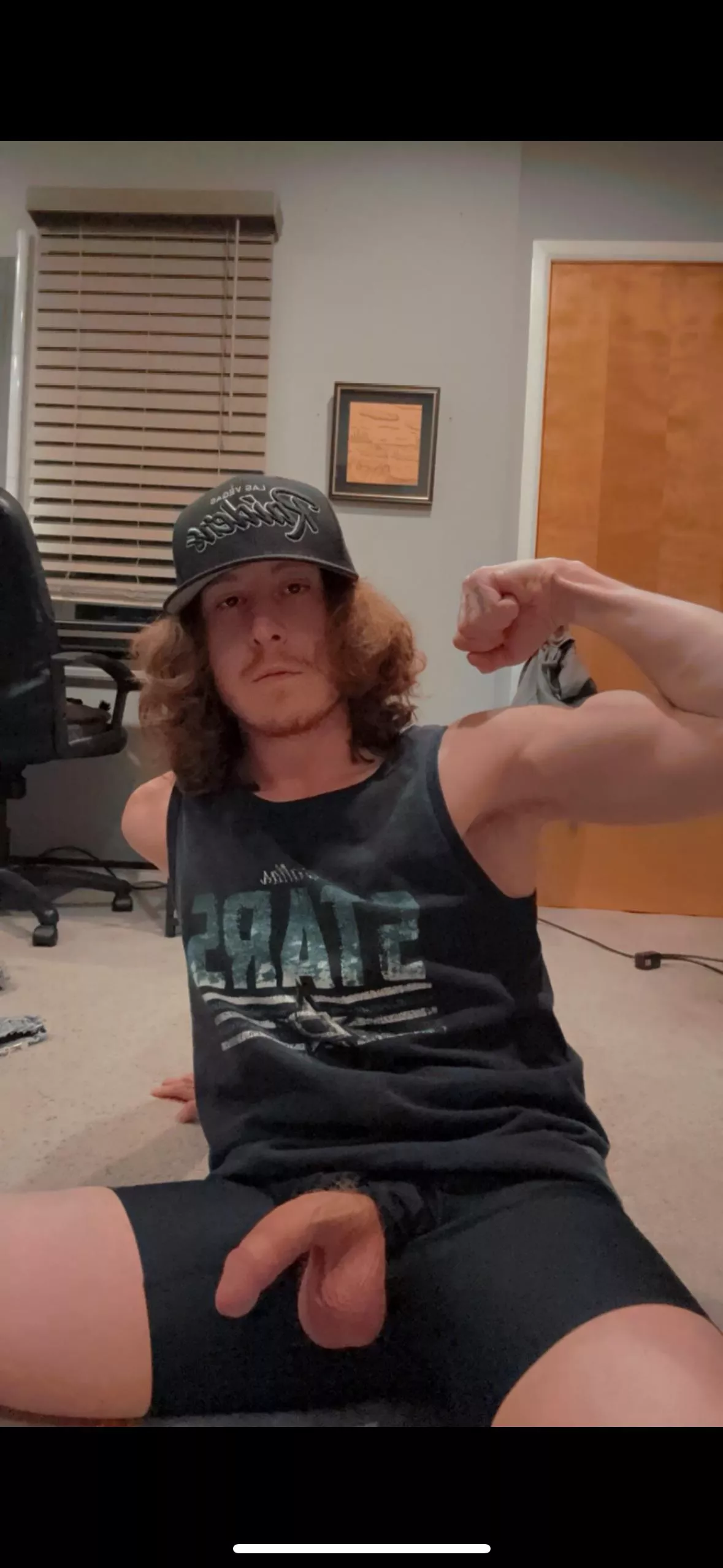 Chillin after work, how was yalls day?💪🏼