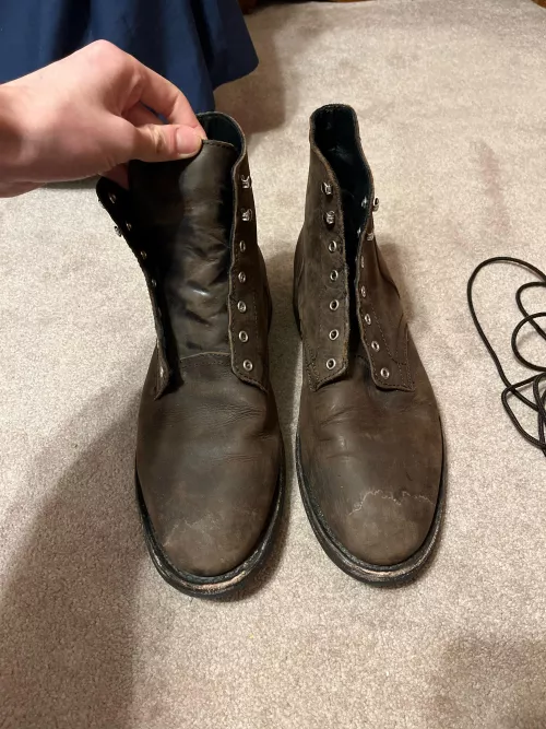 Cleaning salt stains from boots
