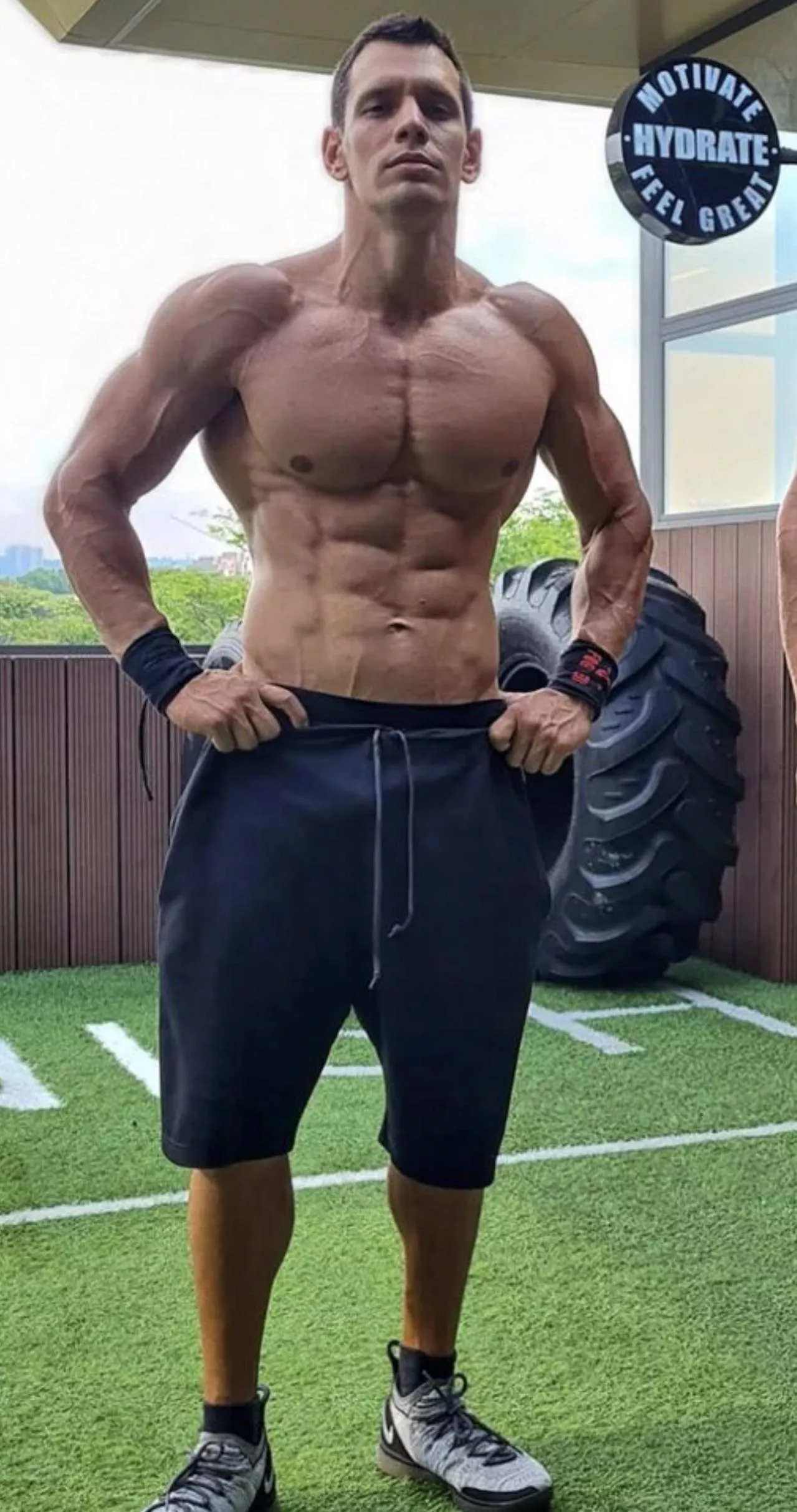 Do like my ripped fore arms?💪