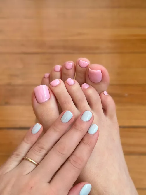 Don’t mind me, I’ll just be over here admiring my toenails…🥰