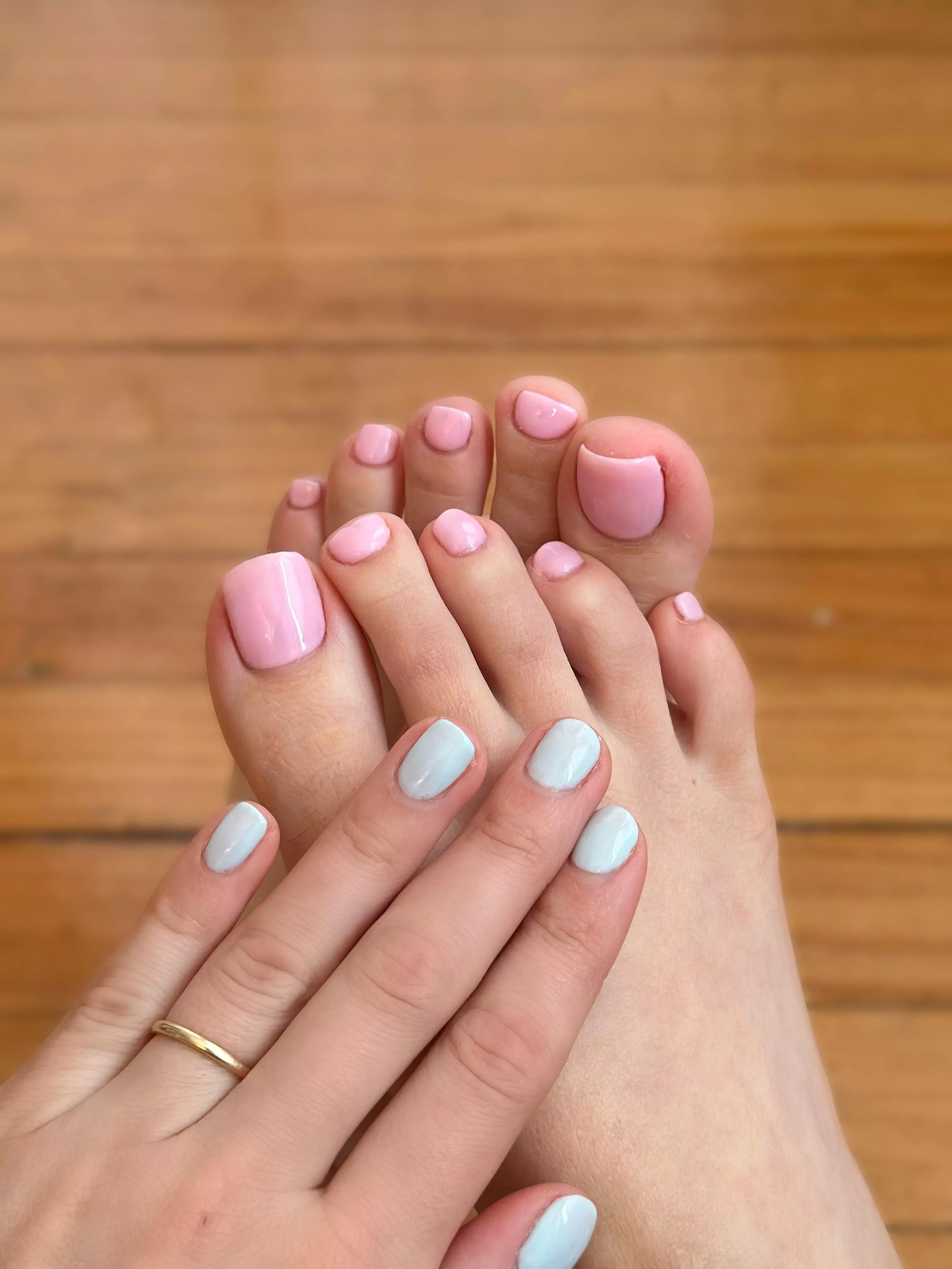 Don’t mind me, I’ll just be over here admiring my toenails…🥰