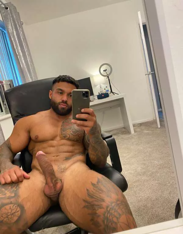 First to find the hello kitty tat wins a prize