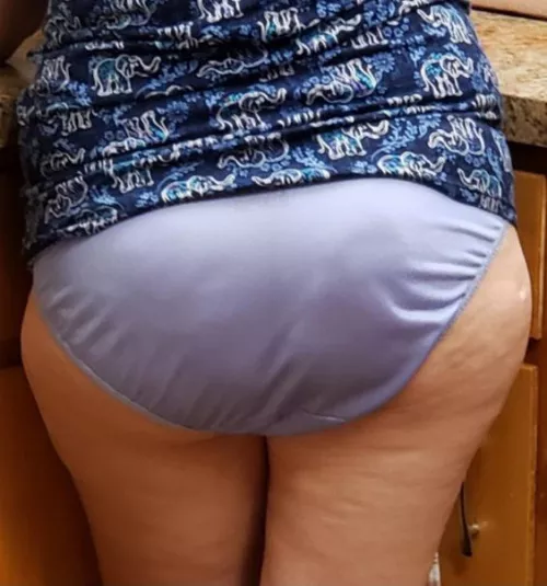 Hey boys, I hope you like the panties I'm wearing right now. Their already getting damp between my legs.