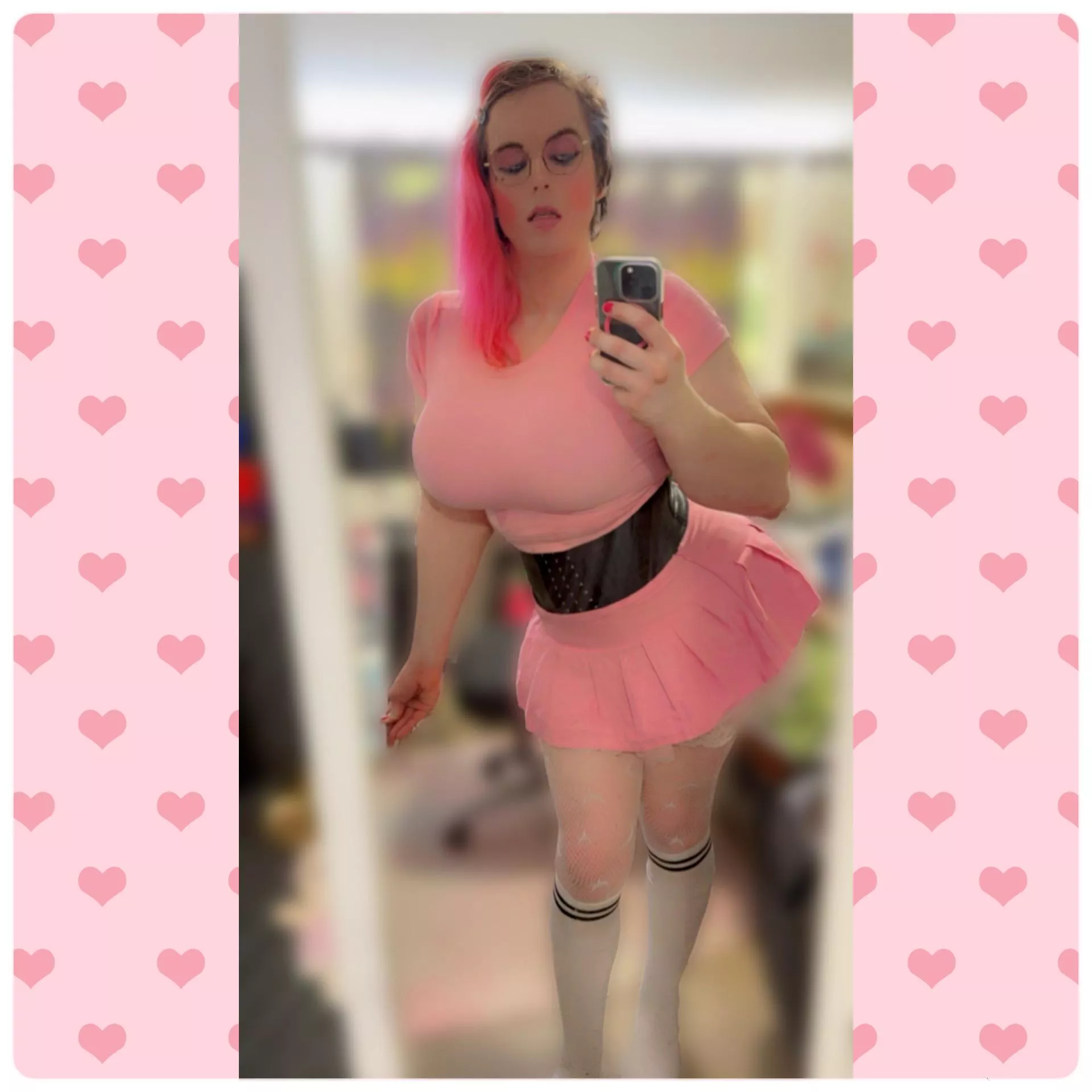 how come I look like this, on a Friday night && the only thing getting boned is my waistline? 😭