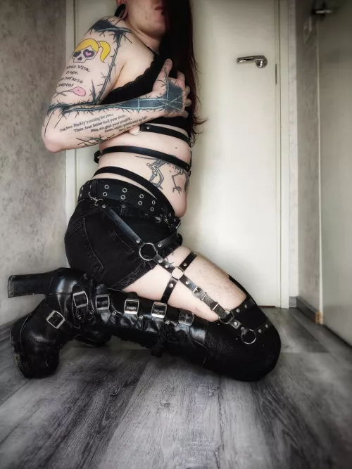 I love these goth boots. 😈