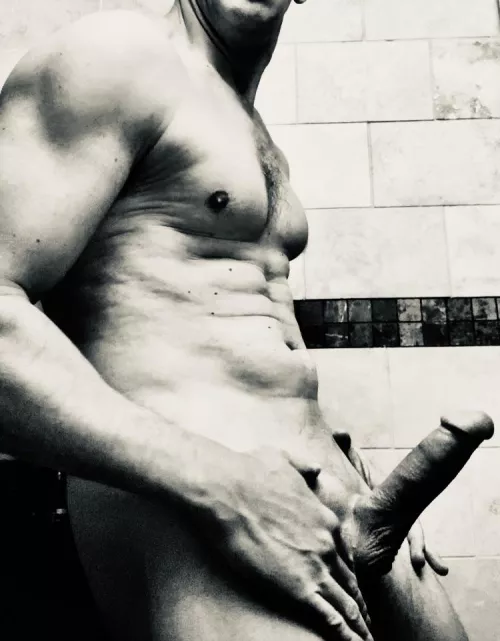 I’m a normal guy but kinda thick … guesses? (42)