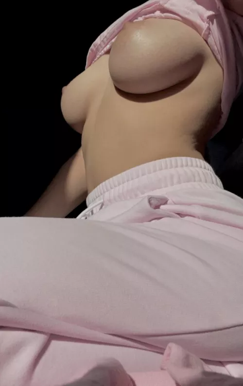 I'm gonna to send nudes to you as many guys as I can, you wanna be next