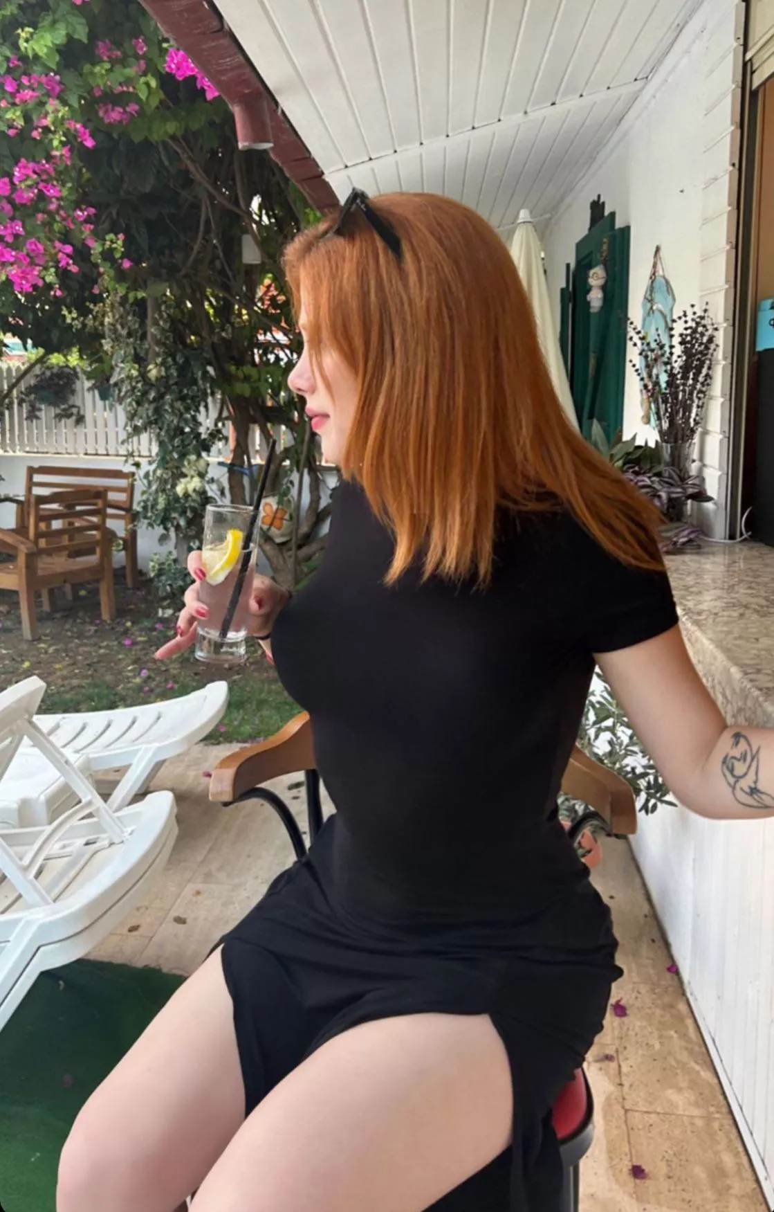 I’m waiting my boss in the office’s garden