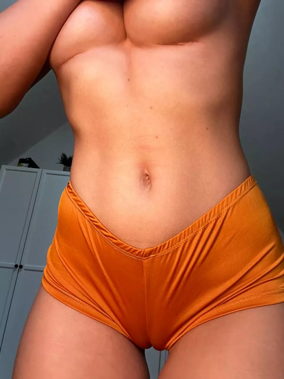 I’m your new roommate and I beg u to eat my cameltoe