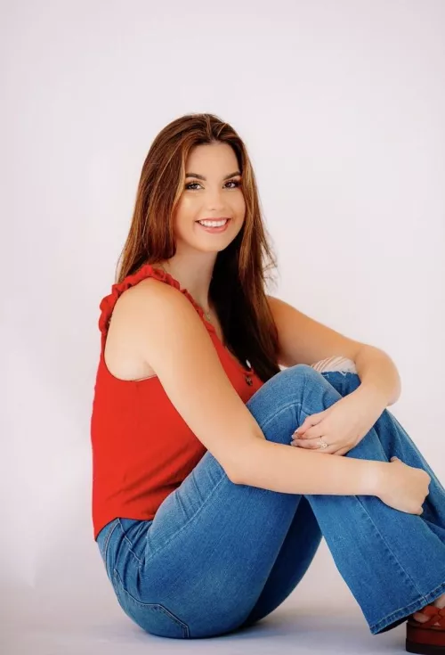 Jeans + plain top is just so classy