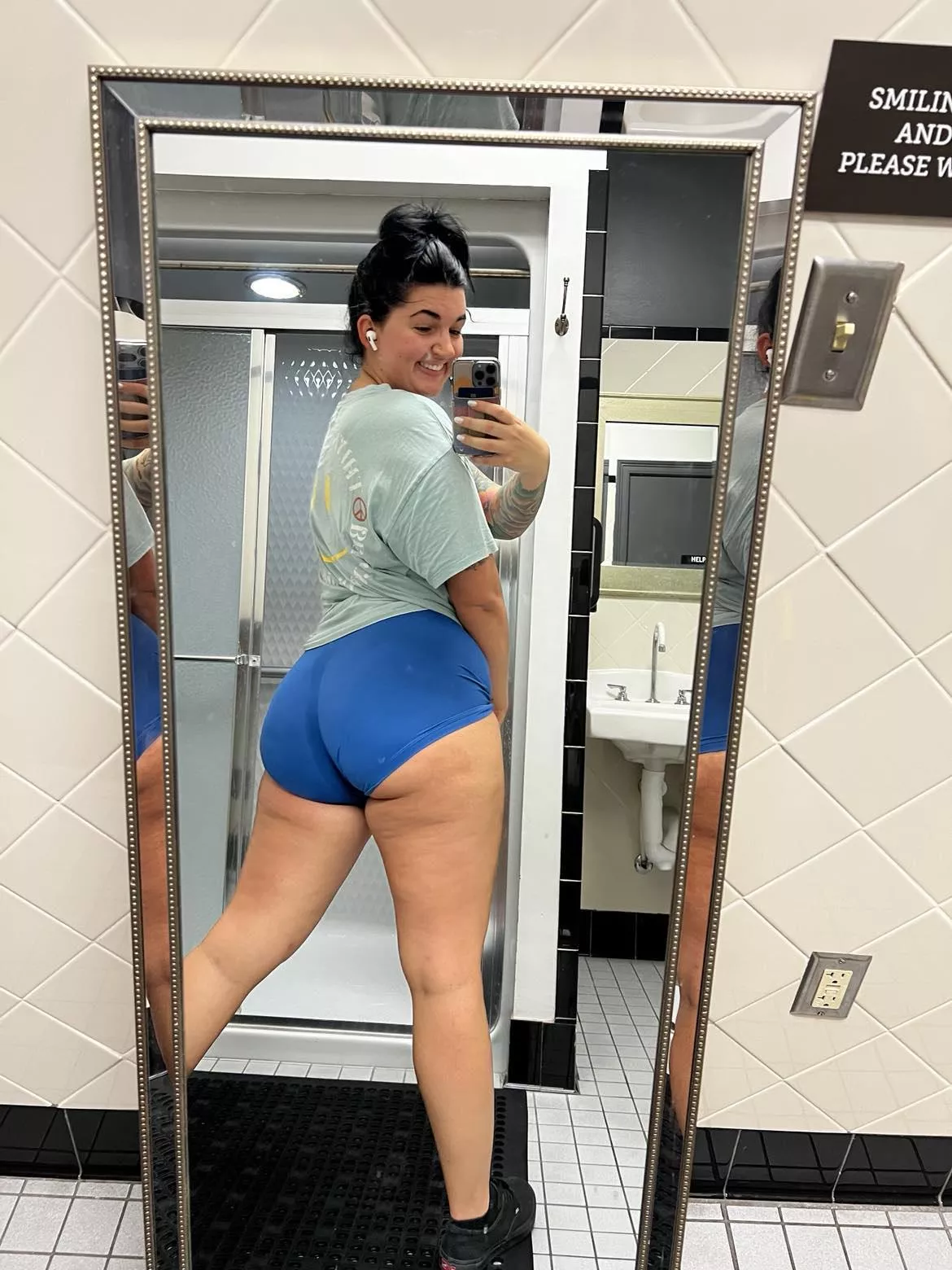 Just your wholesome gym selfie