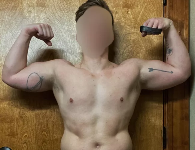 Massage these biceps while you sniff my pits