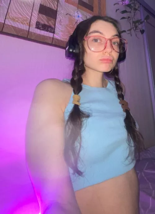 My top is blue like the sky