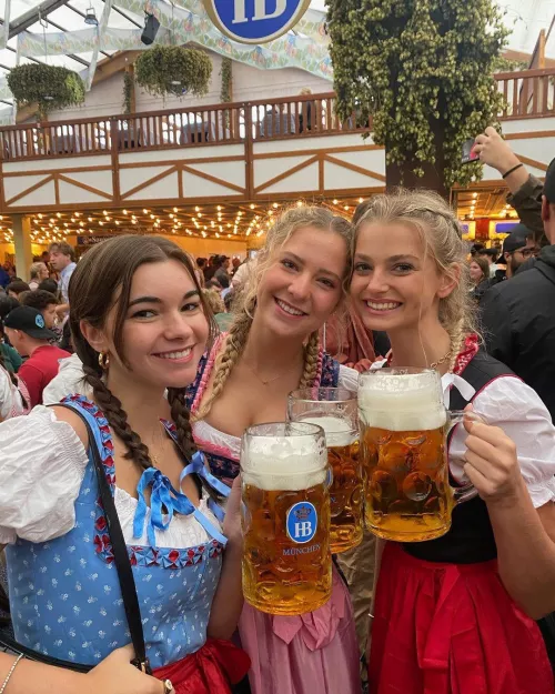Oktoberfest Girls