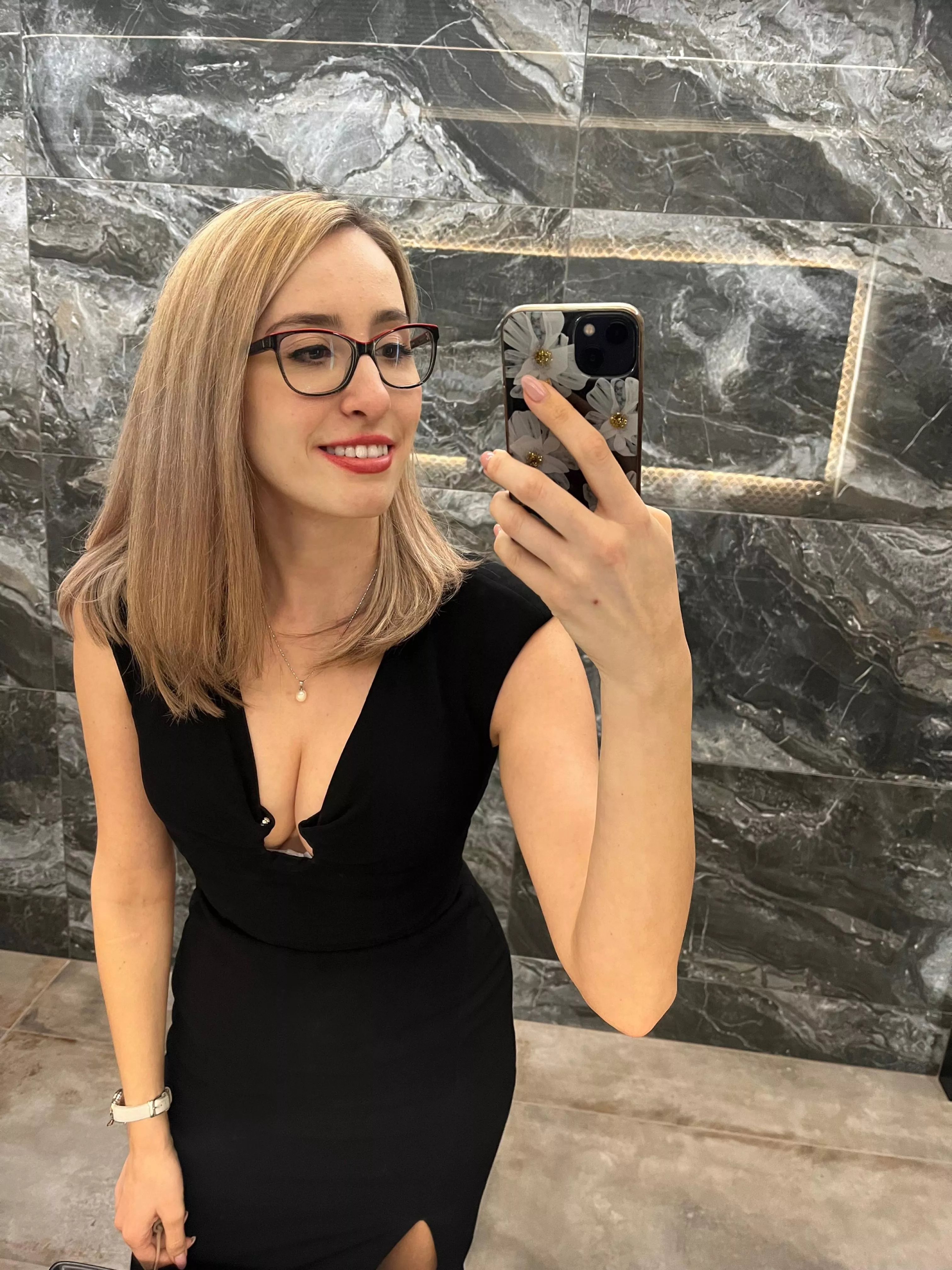 PhD student, sexcoach and manager, nice to meet you :)