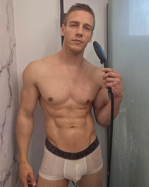 Shower anyone 😏..?