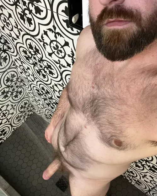 Showers are the best selfie spaces. Convince me otherwise.