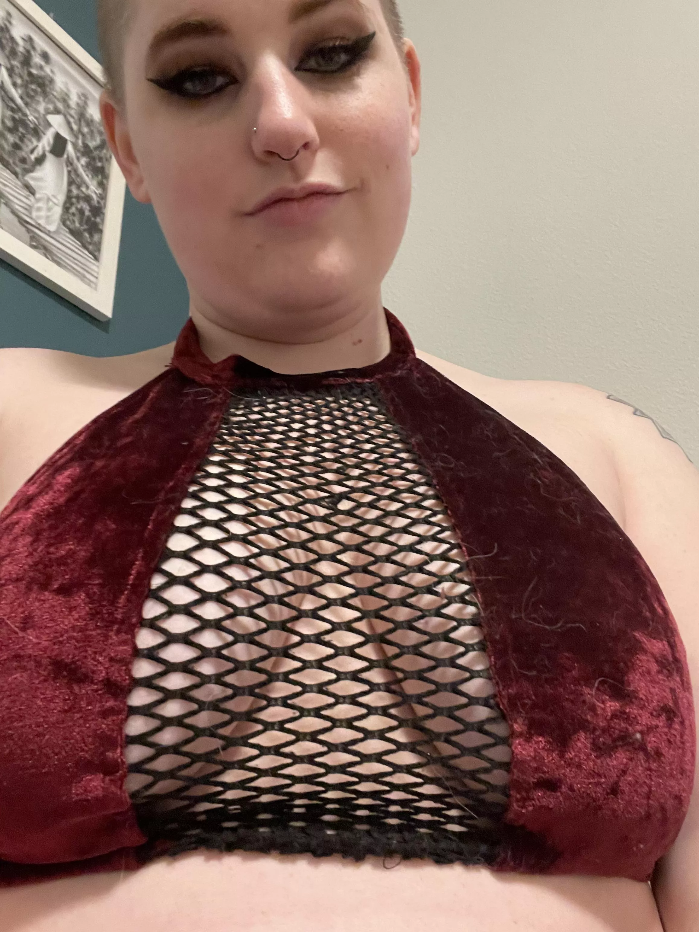 That underboob tho 😋