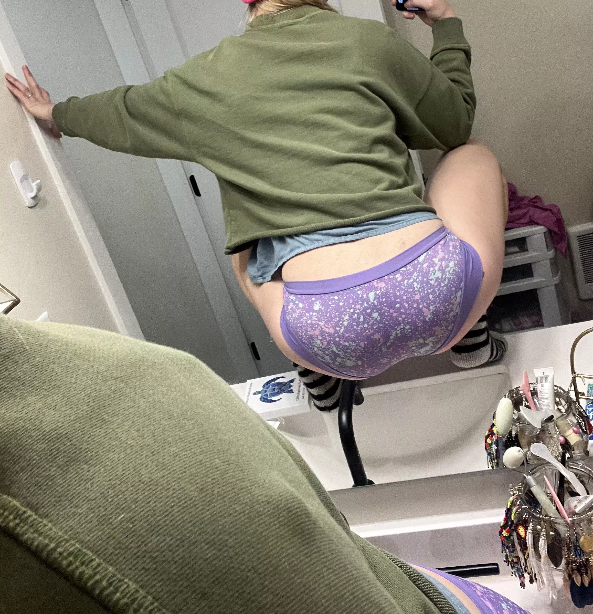 This frog hopped up on the sink