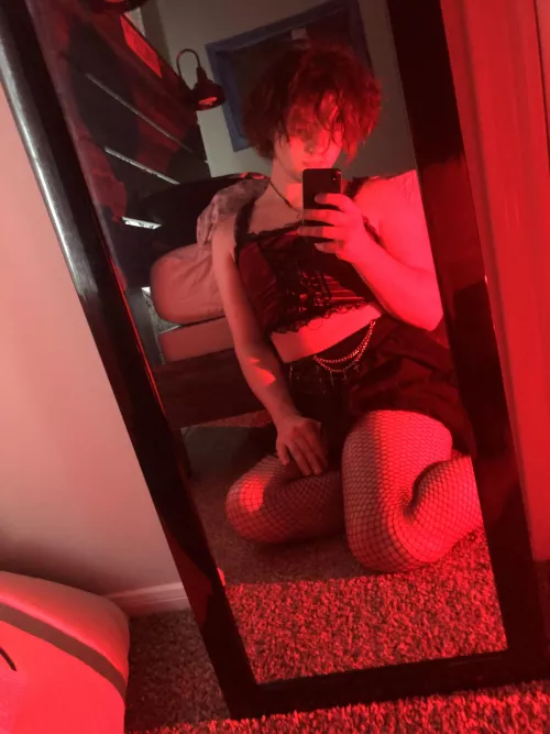 tried on my gfs clothes tehe:3