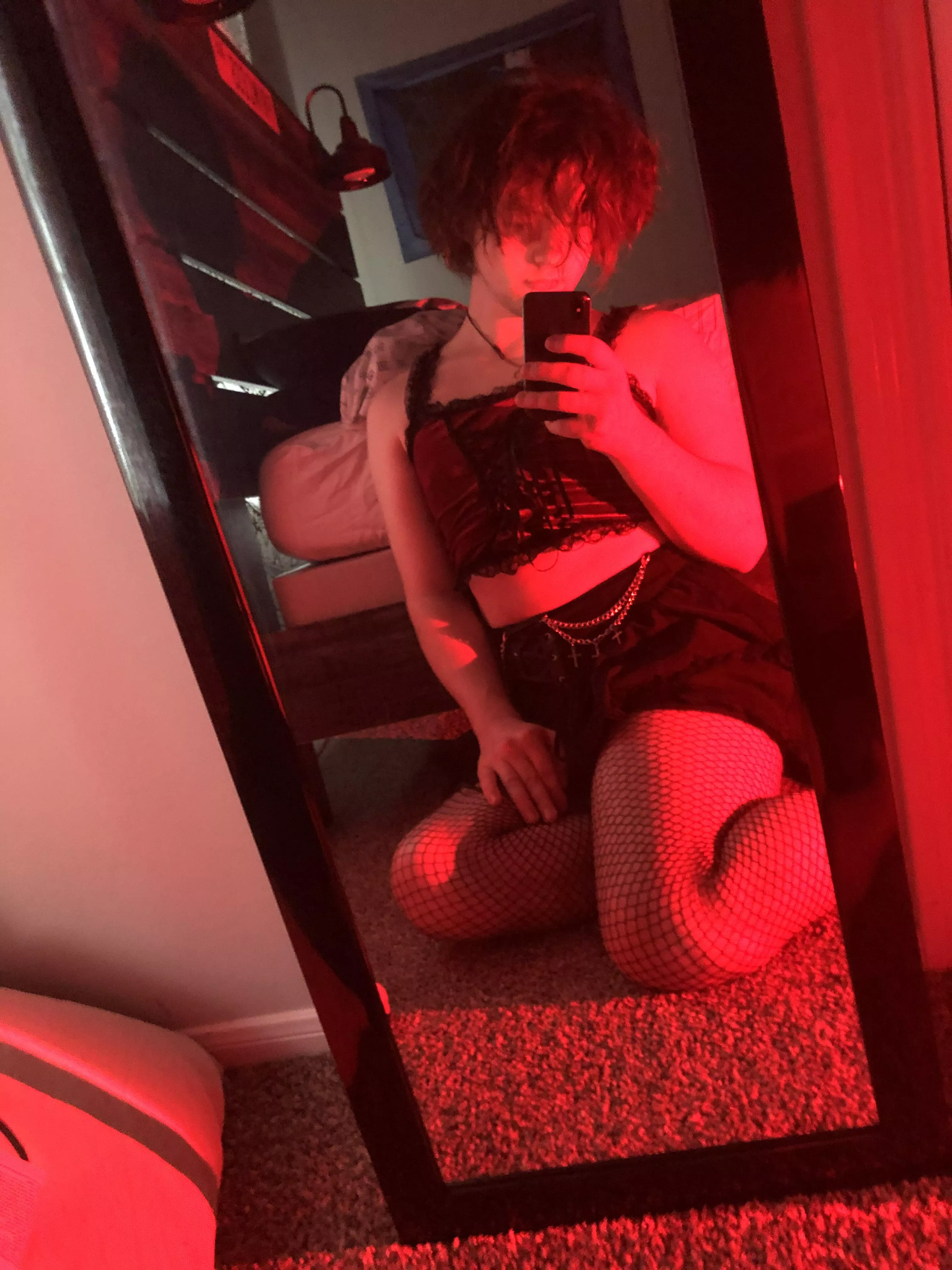 tried on my gfs clothes tehe:3