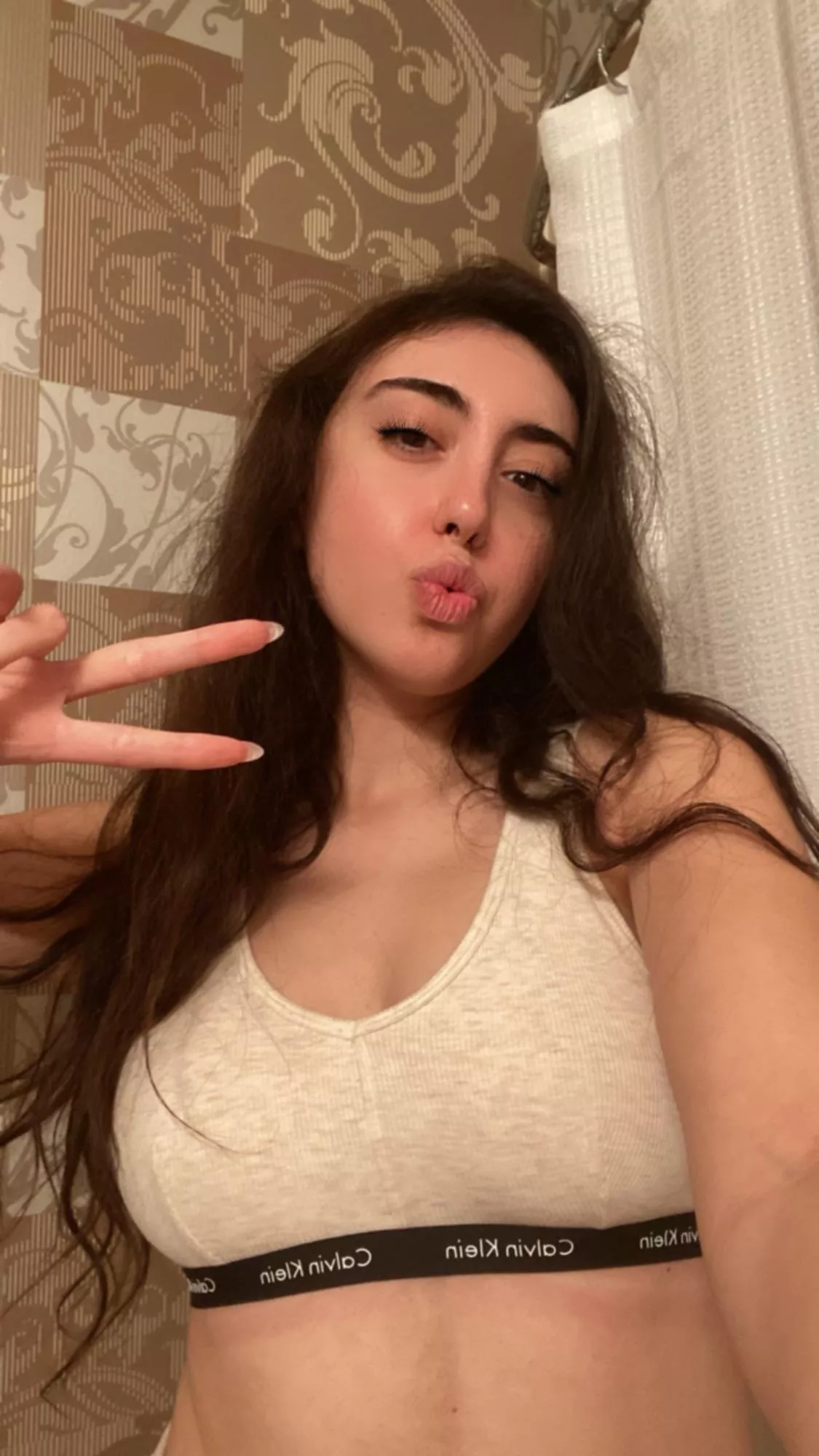 women in crop tops are everything