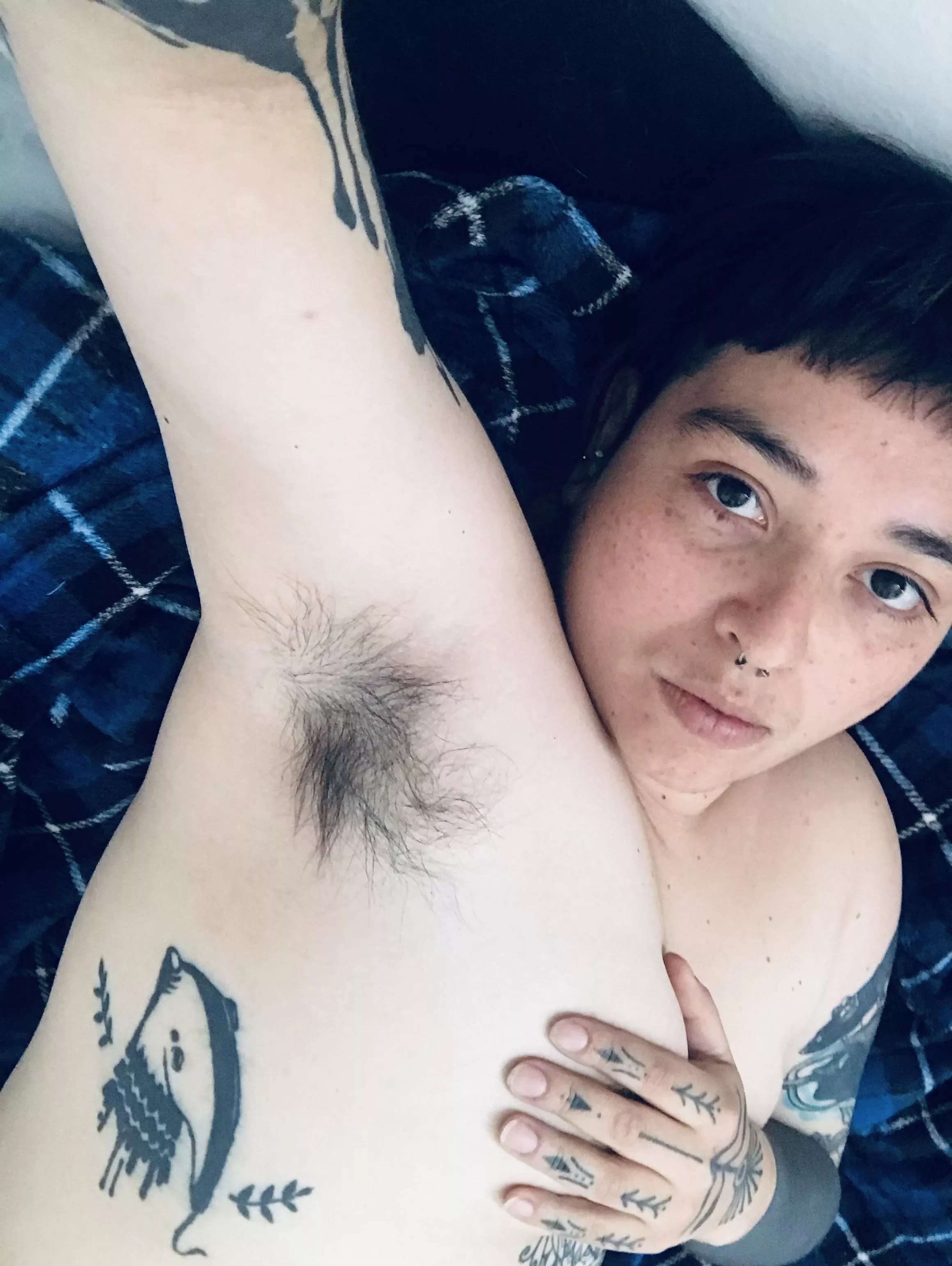 You dream of having my armpits on your face, right? visit me through your screen 💸✨💋
