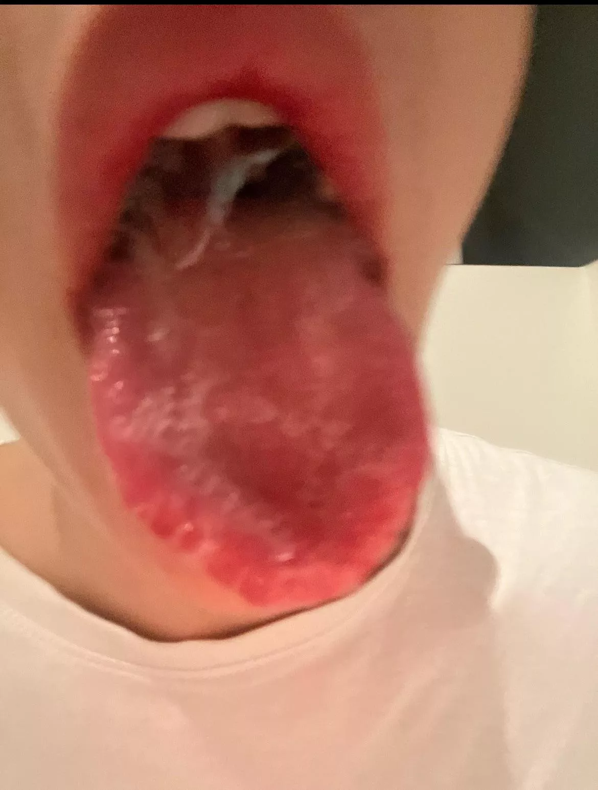 [19] I love to deepthroat monster dicks, dm me