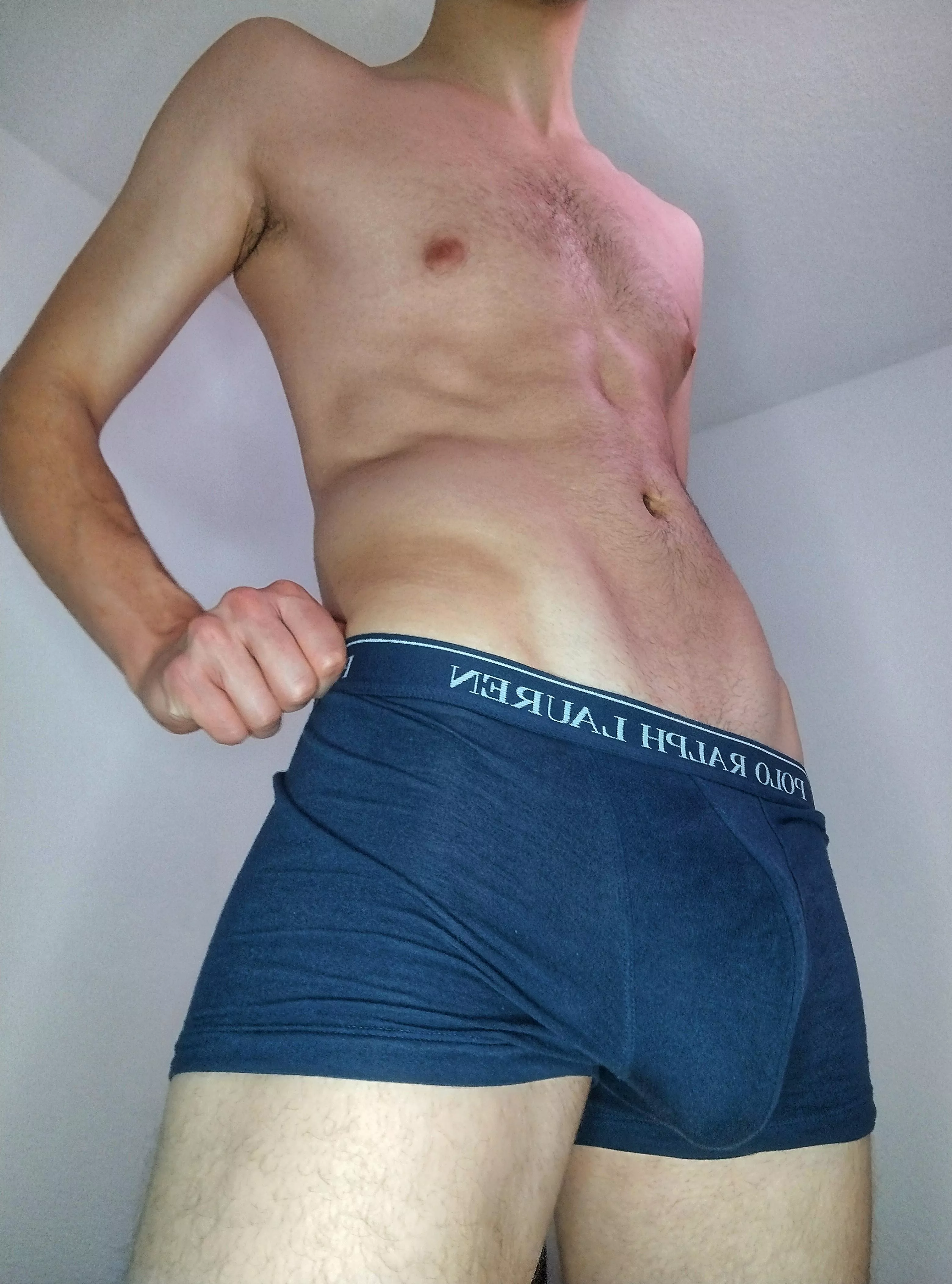 [21] Enjoy the bulge😁