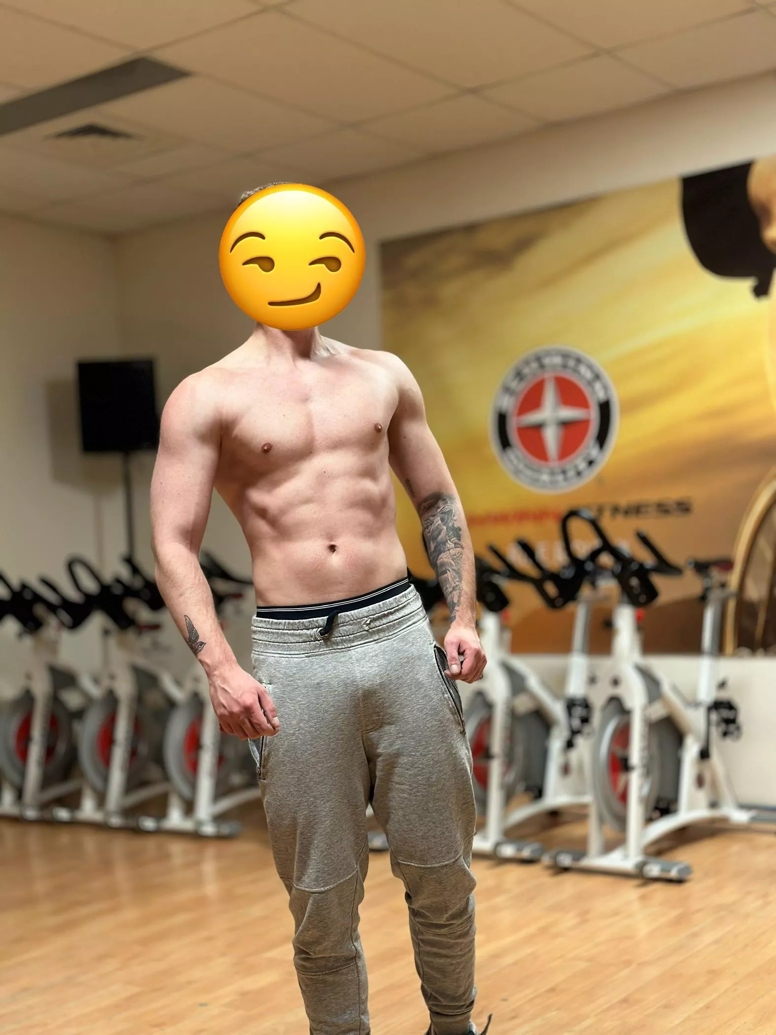 23M - The Netherlands - Fit, hung bull looking for couple