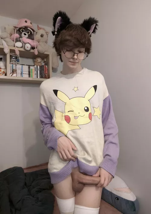 Any love for femboys with big cocks? 🥺