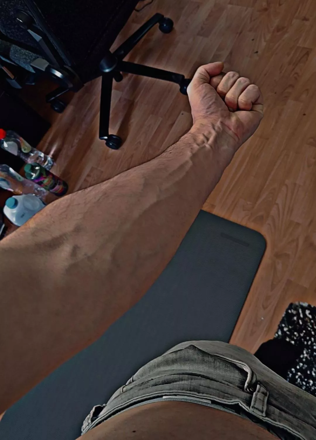 As someone who barely goes to the gym, how do i qualify?