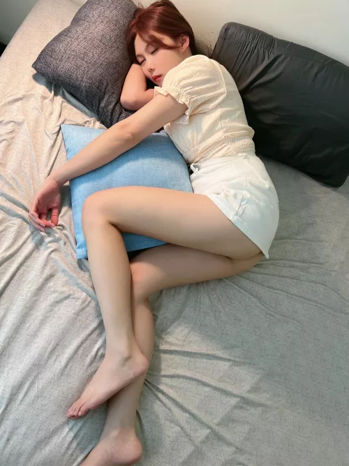 Describe my Thick asian Thighs