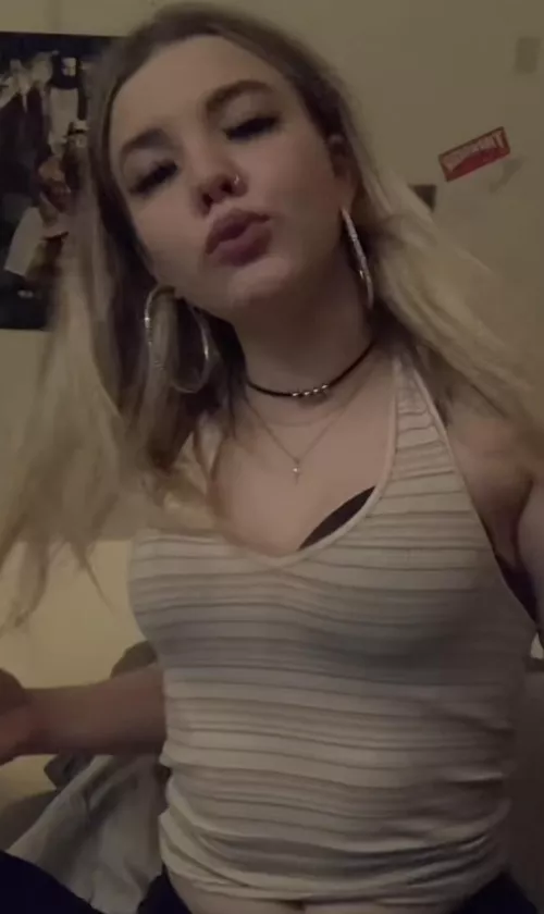 Does anyone know her reddit u/? she used to be active a year ago but cant find her anywhere :(