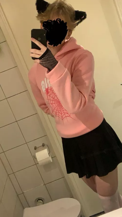 Does this skirt look good on me? 🥺